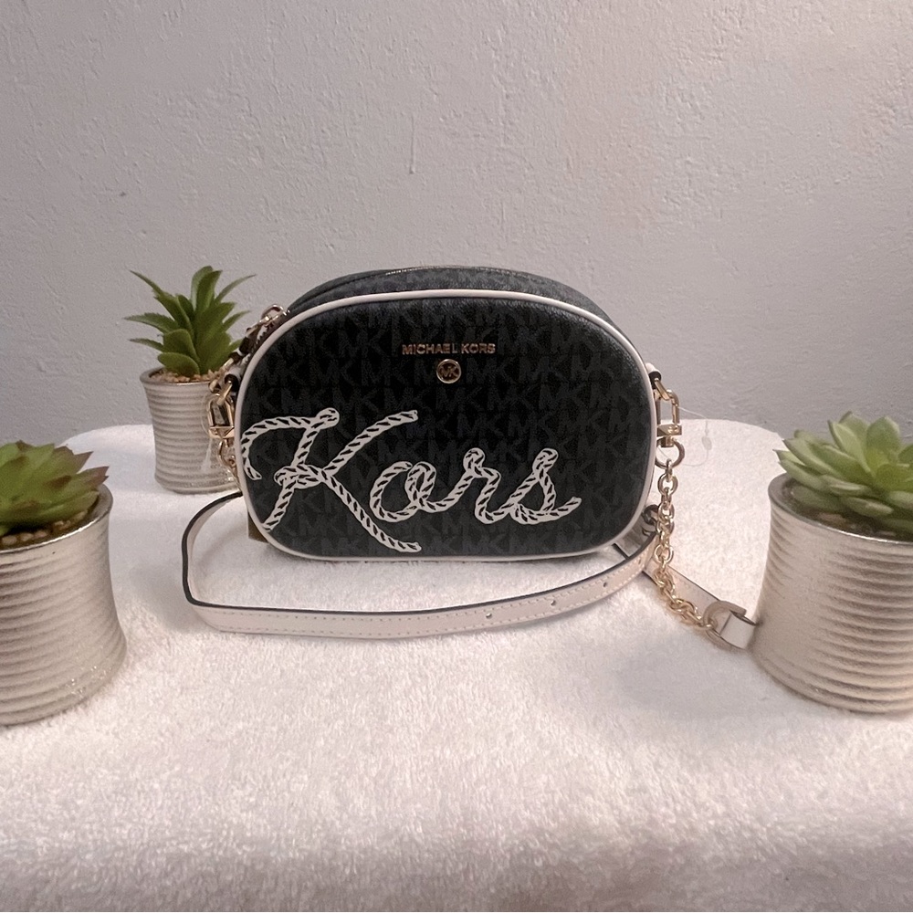 Michael Kors Crossbody Blue, New With Tags! Never USED! I love Blue!💙🦋, Cute.